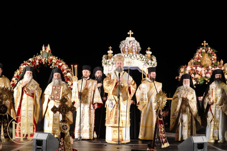 Ποτάμι πίστης στη Θεσσαλονίκη… Συνάντηση πέντε Επιταφίων