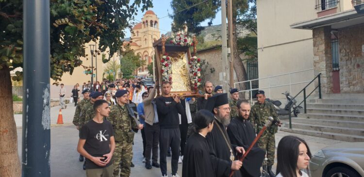 Ο Άγιος Γεώργιος λιτανεύτηκε με ευλάβεια στον Καρέα