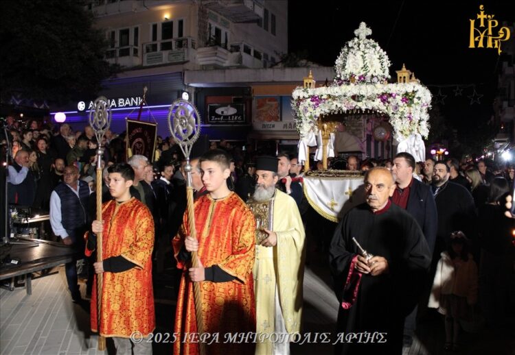 Η Άρτα σιγεί και προσεύχεται… Περιφορά Επιταφίων με ρίγη συγκίνησης!!