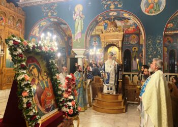 Πλήθος νέων στον Ακάθιστο Ύμνο στον Μητροπολιτικό Ναό του Βόλου – Αγρυπνία για τα κεκοιμημένα παιδιά στην Ανάληψη