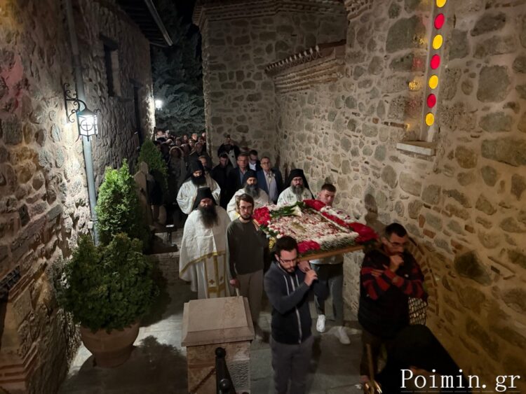 Επιτάφιος στα Μετέωρα… Εκεί όπου η γη αγγίζει τον Θεό!!