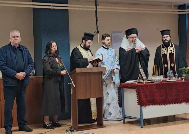 Το μυστήριο του Ευχελαίου σε μαθητές του 2ου ΓΕΛ και του Προτύπου ΓΕΛ Λάρισας.