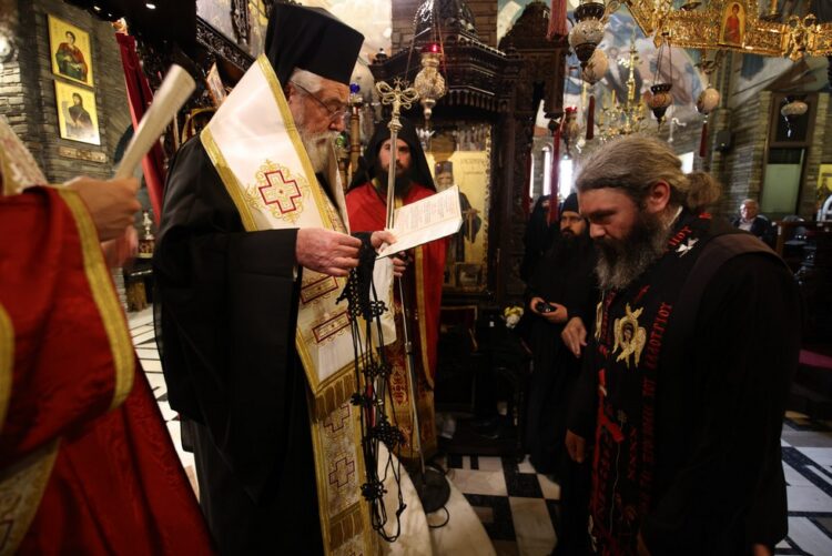 Κουρά μεγαλόσχημου μοναχού στην Ιερά Μονή Τρικόρφου