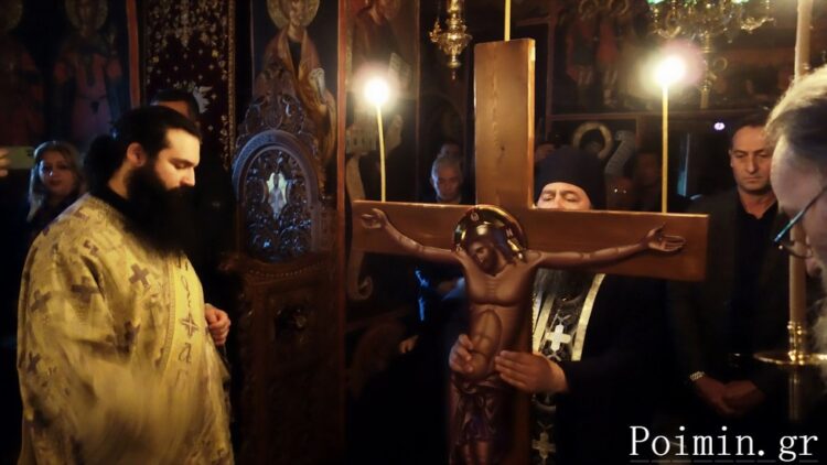Μεγάλη Πέμπτη στη Μονή Βαρλαάμ – Σε κλίμα κατανύξεως τελέστηκε η Ακολουθία των Παθών