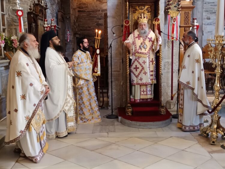 Ο εορτασμός των Αγίων Ισαποστόλων Κωνσταντίνου και Ελένης στο Προσκύνημα Παναγίας Εκατονταπυλιανής Πάρου