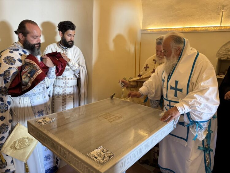 Καθαγιασμός Ιερού Θυσιαστηρίου στην Ιερά Μονή Υπεραγίας Θεοτόκου Βλαχερνών Κανονίου