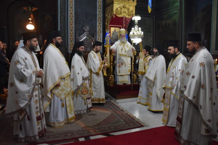 Θεία Λειτουργία προς την Τιμία Ζώνη της Παναγίας μας από τον Μητροπολίτη Άρτης