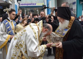 Η πόλη της Καρδίτσης κλίνει ευλαβώς γόνυ ενώπιον της Αγίας Ζώνης της Υπεραγίας Θεοτόκου