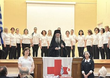 Τιμητική πλακέτα στόν Μητοπολίτη Ναυπάκτου ἀπό τόν Ε.Ε.Σ.