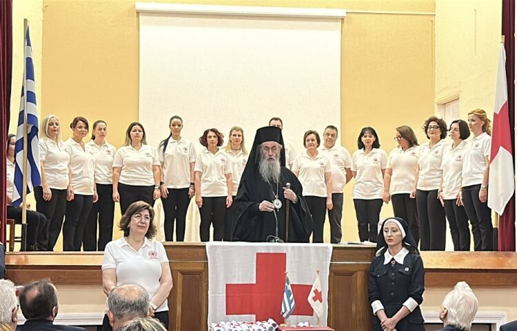 Τιμητική πλακέτα στόν Μητοπολίτη Ναυπάκτου ἀπό τόν Ε.Ε.Σ.