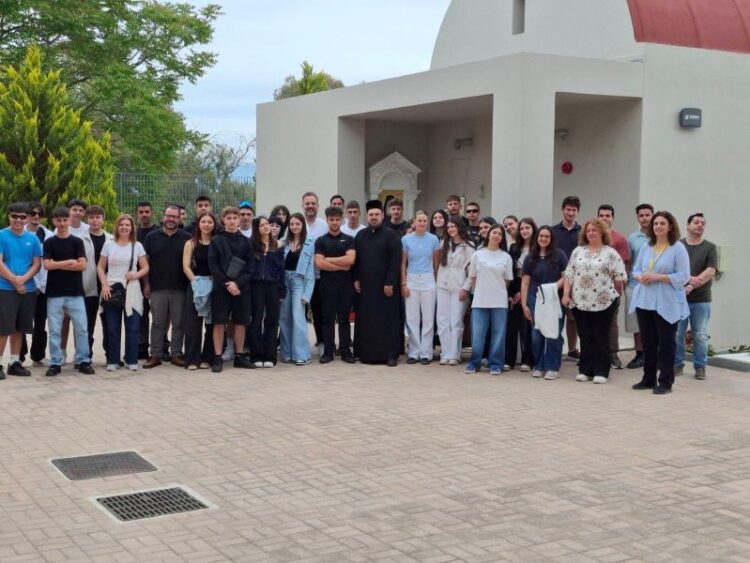 ΤΟ ΛΥΚΕΙΟ ΝΕΑΣ ΑΡΤΑΚΗΣ ΣΤΟ ΠΟΛΙΤΙΣΤΙΚΟ-ΠΝΕΥΜΑΤΙΚΟ ΚΕΝΤΡΟ ΤΗΣ Ι. ΜΗΤΡΟΠΟΛΕΩΣ ΧΑΛΚΙΔΟΣ