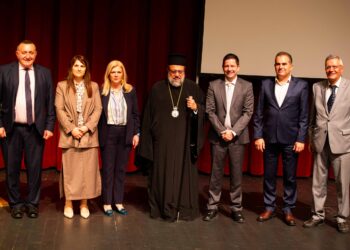 Τιμητική διάκριση στον Πρύτανη του ΕΚΠΑ από την Ιερά Μητρόπολη Μεσσηνίας