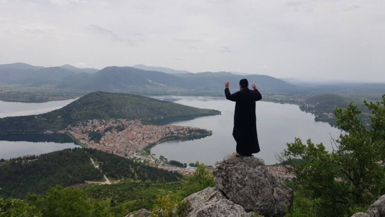 Ο Μητροπολίτης Καστορίας Καλλίνικος στον… «Μέγα Αλέξανδρο»