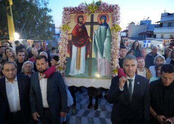 Ο Γέροντας Νεκτάριος στη λιτανεία της εικόνος των Αγίων Τιμοθέου και Μαύρας Ηλιουπόλεως