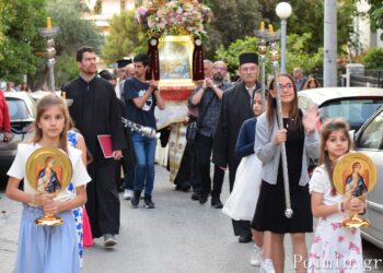 Κλήρος και λαός λιτάνευσαν την Ι. Εικόνα της Αγίας Φωτεινής στον Υμηττό