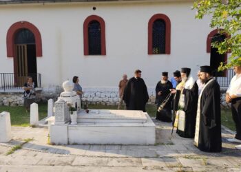 Τρισάγια στους τάφους των Μακαριστών Αρχιερέων Χίου Παύλο και Νεοχωρίου Παύλο