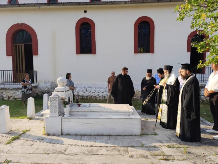 Τρισάγια στους τάφους των Μακαριστών Αρχιερέων Χίου Παύλο και Νεοχωρίου Παύλο