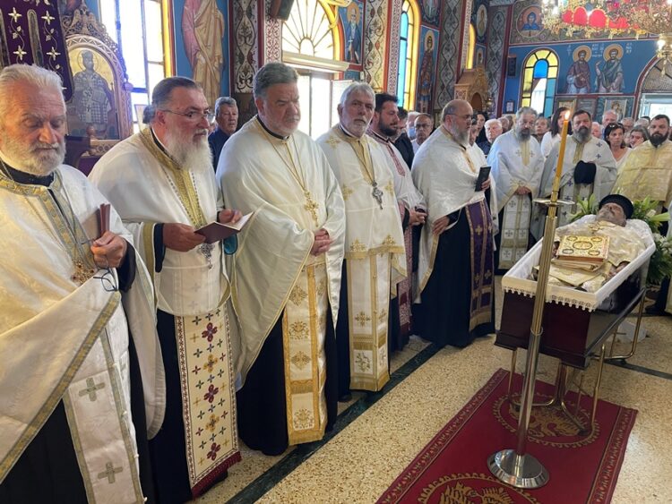 Η ΕΞΟΔΙΟΣ ΑΚΟΛΟΥΘΙΑ ΤΟΥ π. ΧΡΗΣΤΟΥ ΜΑΚΡΗ ΣΤΟ ΛΕΧΑΙΟ ΚΟΡΙΝΘΙΑΣ