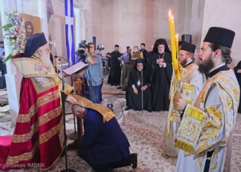 Πολυαρχιερατικός Εσπερινός των Πρωτοκορυφαίων Αποστόλων Παύλου και Πέτρου στη Βέροια | Χειροθεσία Αρχόντων