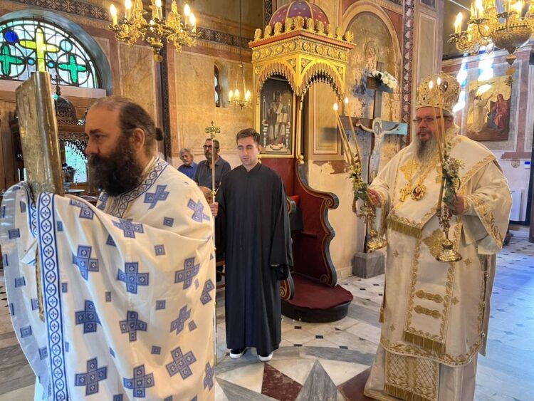 Στο Ιερό Παρεκκλήσιο Αγίων Θεοδώρων (πλ. Κλαυθμώνος) λειτούργησε ο Μητρ. Λαρίσης