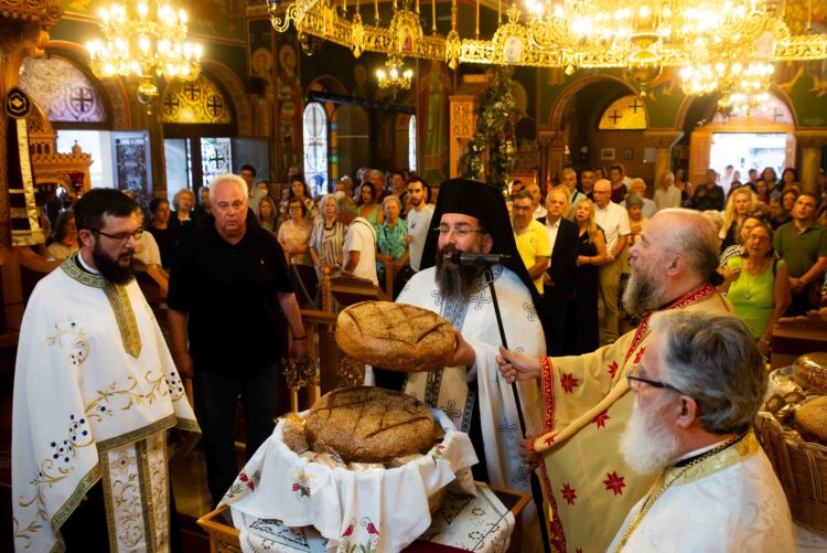Ο Εσπερινός της Αγίας Τριάδας στην Καλαμάτα
