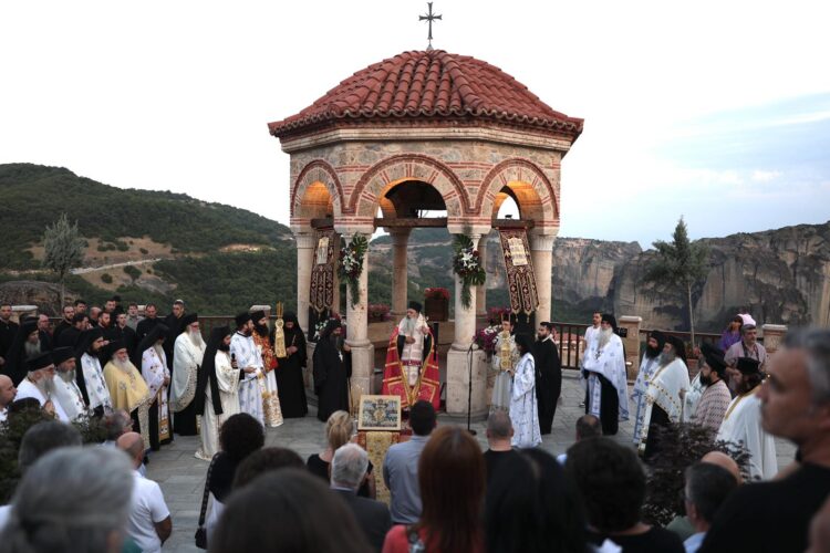 “Θεόκλητος” ο νέος μοναχός – Μοναδικές στιγμές πνευματικής ανάτασης στον Εσπερινό της Μονής Βαρλαάμ