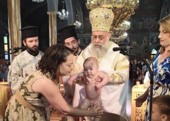 Βάπτιση μέσα στη Θεία Λειτουργία στην Καρδίτσα