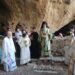 Θεία Λειτουργία στό Σπήλαιο τοῦ Ἁγίου Νικολάου Βαράσοβας