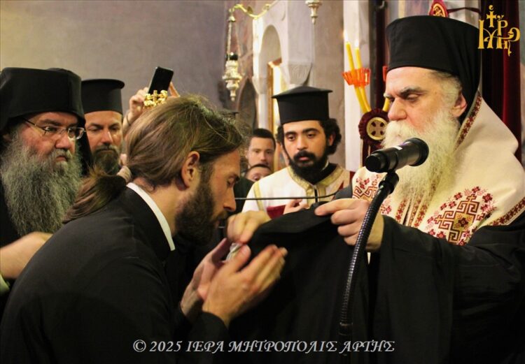 Άρτα: Εσπερινός Ανακομιδής Λειψάνων Αγίας Θεοδώρας και Ρασοφορία Μοναχού