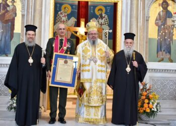 Ονομαστήρια Μητροπολίτου Λαρίσης -Τιμητική διάκριση στον Αρχηγό ΓΕΕΘΑ.