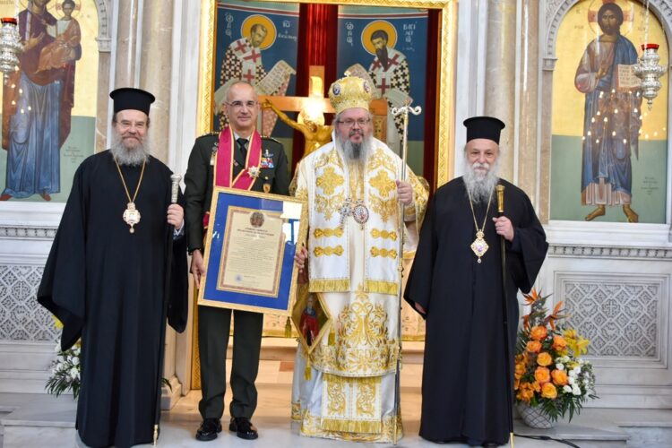 Ονομαστήρια Μητροπολίτου Λαρίσης -Τιμητική διάκριση στον Αρχηγό ΓΕΕΘΑ.