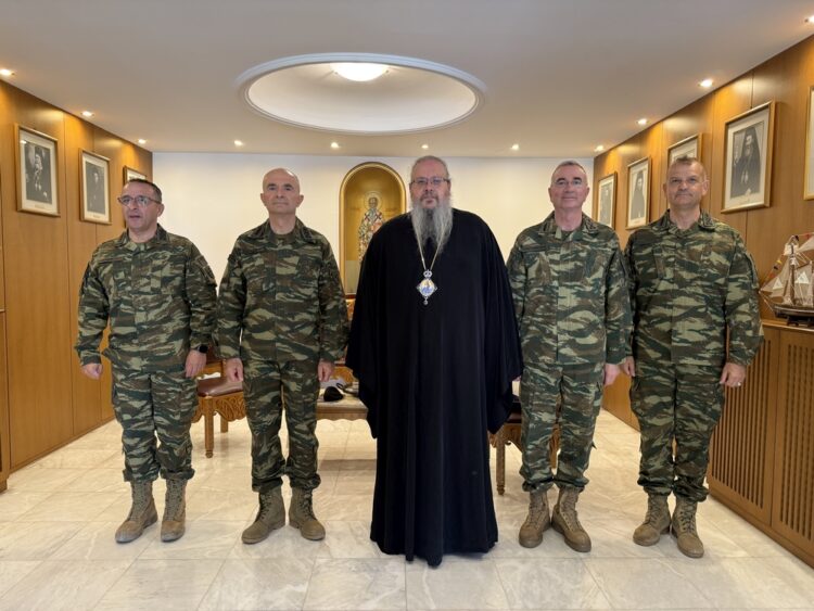 Ο Αρχηγός ΓΕΣ στην Ιερά Μητρόπολη Λαρίσης και Τυρνάβου