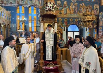 Ο πανηγυρικός Εσπερινός των Αγίων Αποστόλων Πέτρου και Παύλου στη Λάρισα