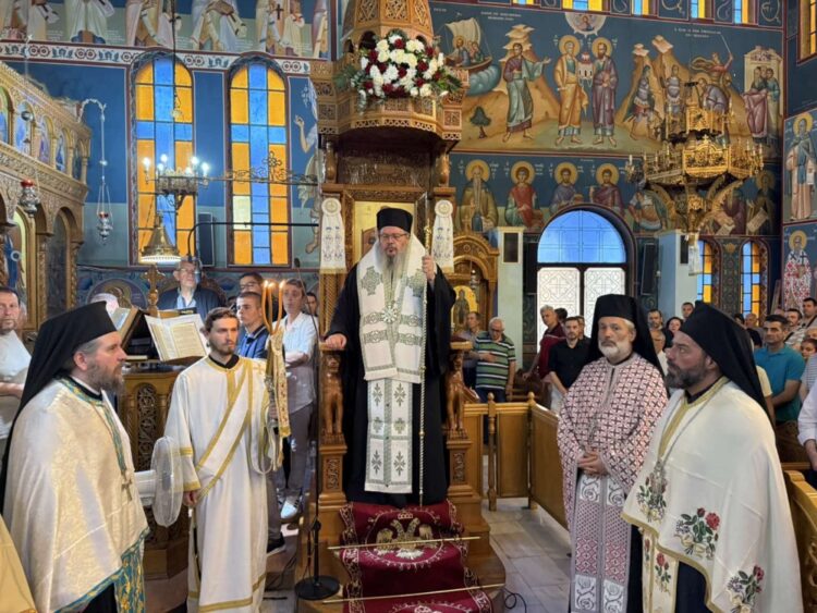 Ο πανηγυρικός Εσπερινός των Αγίων Αποστόλων Πέτρου και Παύλου στη Λάρισα