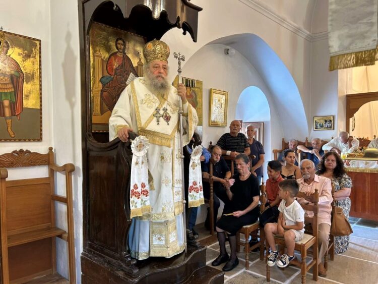 Ο Μητρ. Παροναξίας στον Πανηγυρίζοντα Ναό Αγίου Προκοπίου Βουρβουριάς Νάξου