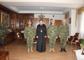 Ο Στρατηγός – Διοικητής της 1ης Στρατιάς στον Σεβ. Μητροπολίτη Σερρών και Νιγρίτης Θεολόγο