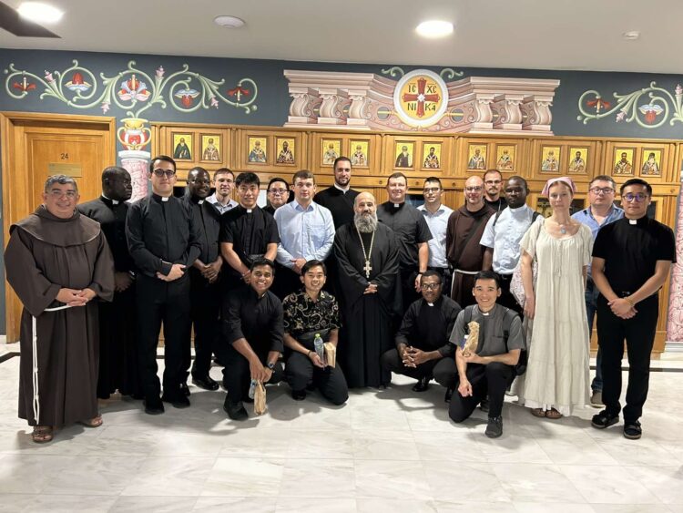 Επίσκεψη ρωμαιοκαθολικών φοιτητών-στελεχών  του Βατικανού στην Ιερά Σύνοδο