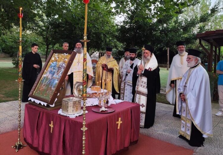 Ο Εσπερινός των Αγίων Αναργύρων στην Μητρόπολη Θεσσαλιώτιδος