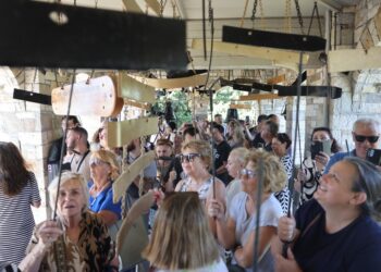 Πλήθη πιστών στην εορτή του Αγίου Σεραφείμ του Σάρωφ. Χτύπησαν μετά από 5 χρόνια τα 400 σήμαντρα και οι 62 καμπάνες