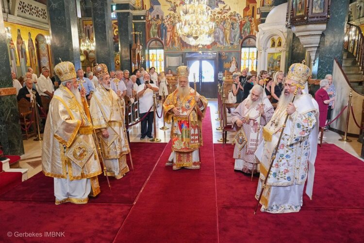 Πολυαρχιερατικό Συλλείτουργο  για τα ονομαστήρια του Μητροπολίτου Βεροίας