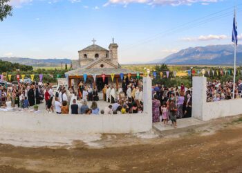 Λαοθάλασσα πιστών στον Άγιο Παΐσιο στην Μακρακώμη