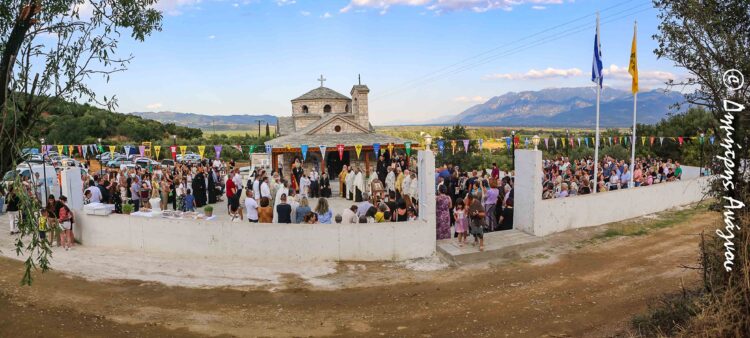 Λαοθάλασσα πιστών στον Άγιο Παΐσιο στην Μακρακώμη
