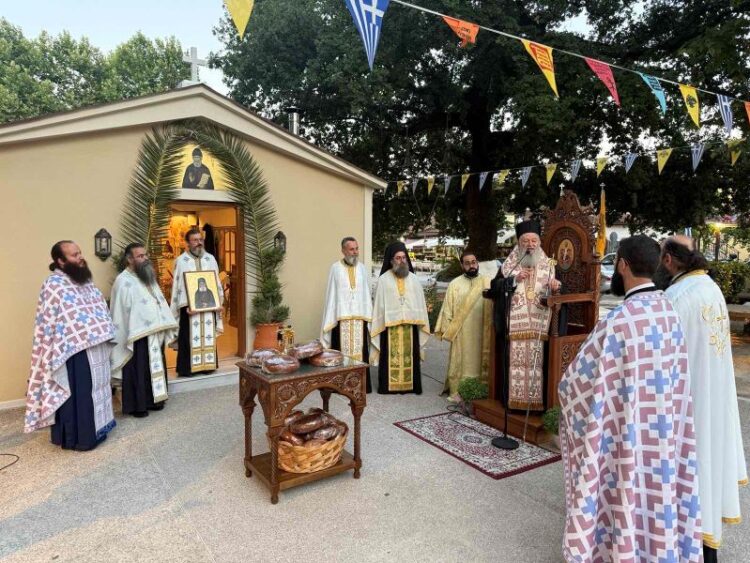 ΜΕΓΑΛΗ ΣΥΡΡΟΗ ΚΛΗΡΟΥ ΚΑΙ ΛΑΟΥ ΓΙΑ ΤΟΝ ΟΣΙΟ ΠΑΪΣΙΟ ΣΤΟ ΠΡΟΣΚΥΝΗΜΑ ΤΟΥ ΟΣΙΟΥ ΙΩΑΝΝΟΥ ΤΟΥ ΡΩΣΣΟΥ