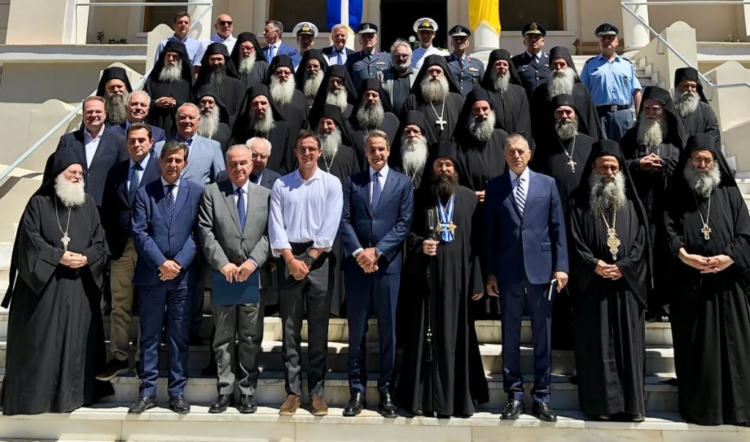 Ιερά Κοινότητα: Κρείττον το σιγάν…