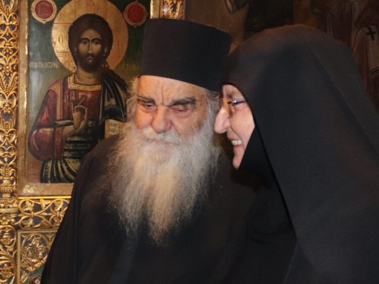 Μία μορφή μεταξύ οὐρανοῦ και γῆς!