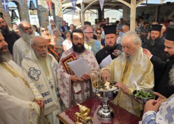 Θυρανοίξια Παρεκλησίου απο τον Μητροπολίτη Καρυστίας