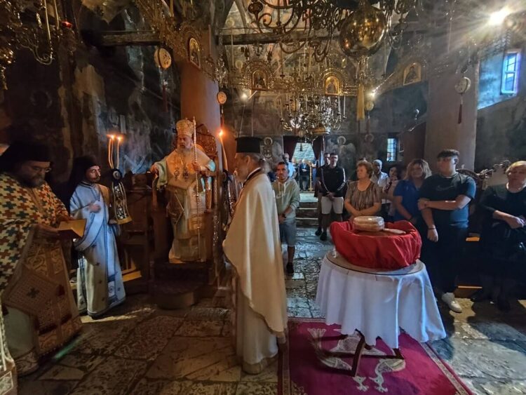 Θεία Λειτουργία στην Ι. Μ. Παναγίας Σπηλιάς Αργιθέας