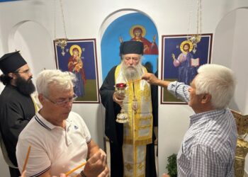 Θυρανοίξια Ιερού Παρεκκλησίου από τον Μητροπολίτη Παροναξίας