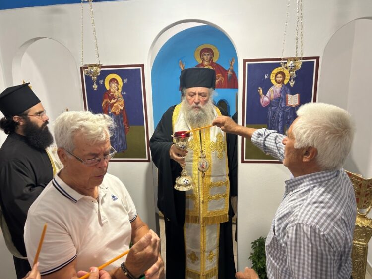 Θυρανοίξια Ιερού Παρεκκλησίου από τον Μητροπολίτη Παροναξίας