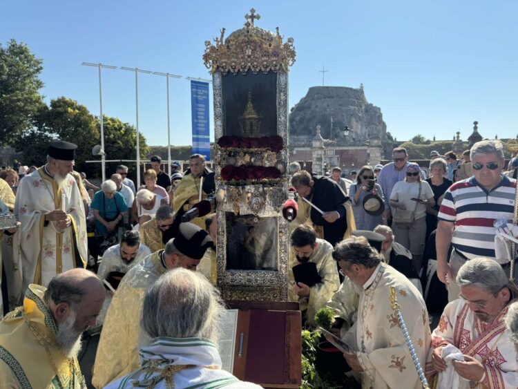 ΜΕΓΑΛΟΠΡΕΠΗ ΛΙΤΑΝΕΙΑ ΤΟΥ ΣΚΗΝΩΜΑΤΟΣ ΤΟΥ ΑΓΙΟΥ ΣΠΥΡΙΔΩΝΟΣ ΣΤΗΝ ΚΕΡΚΥΡΑ
